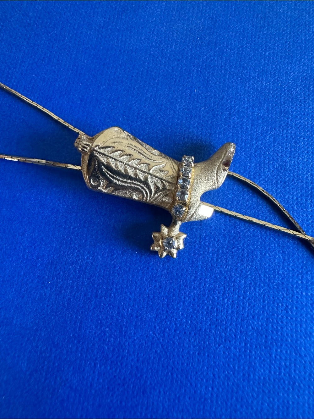 Vintage Gold Tone Cowboy Boot Slide Western Rhinestone Spur Bolo Necklace
